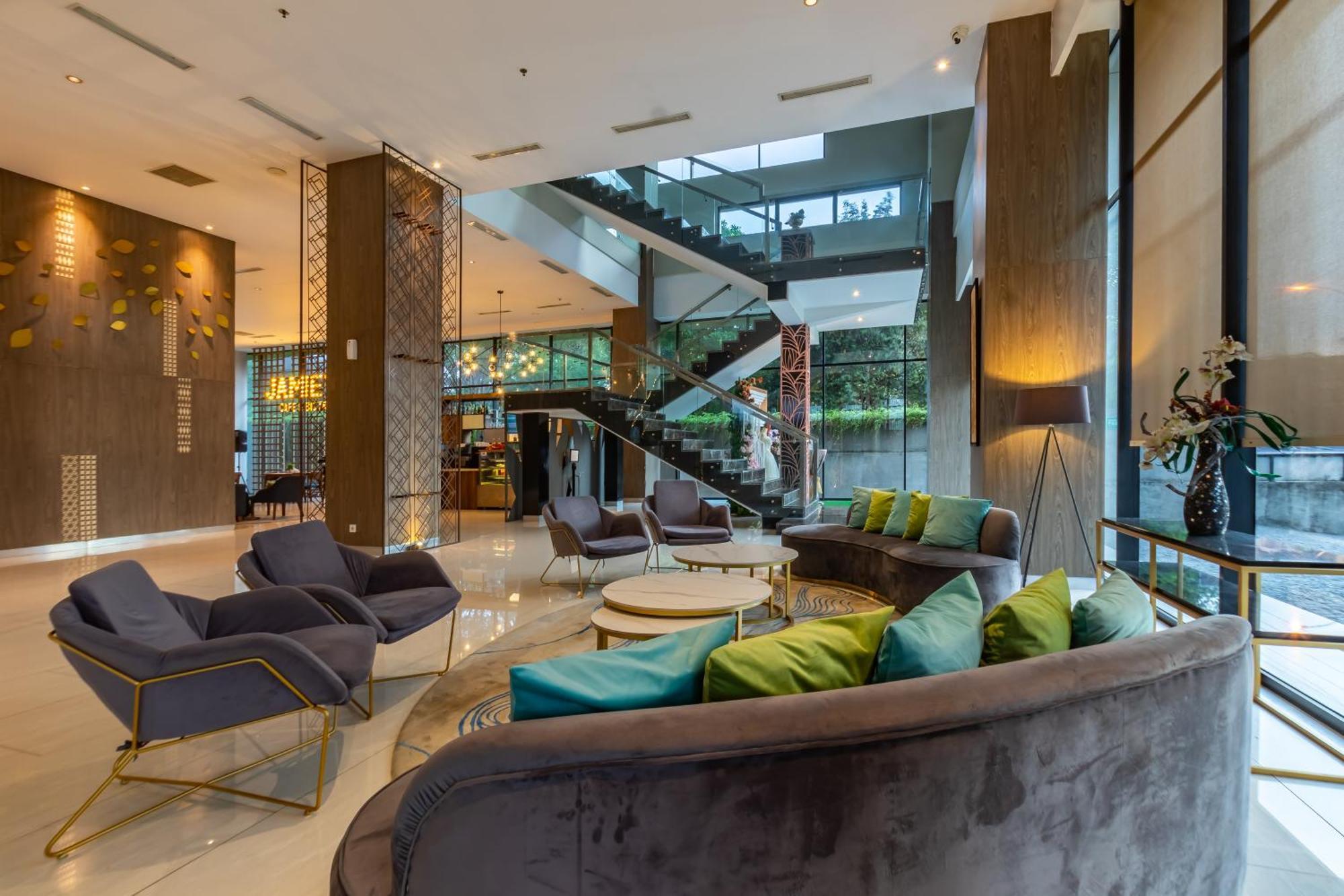 Hotel Ayola Lippo Cikarang Exterior photo